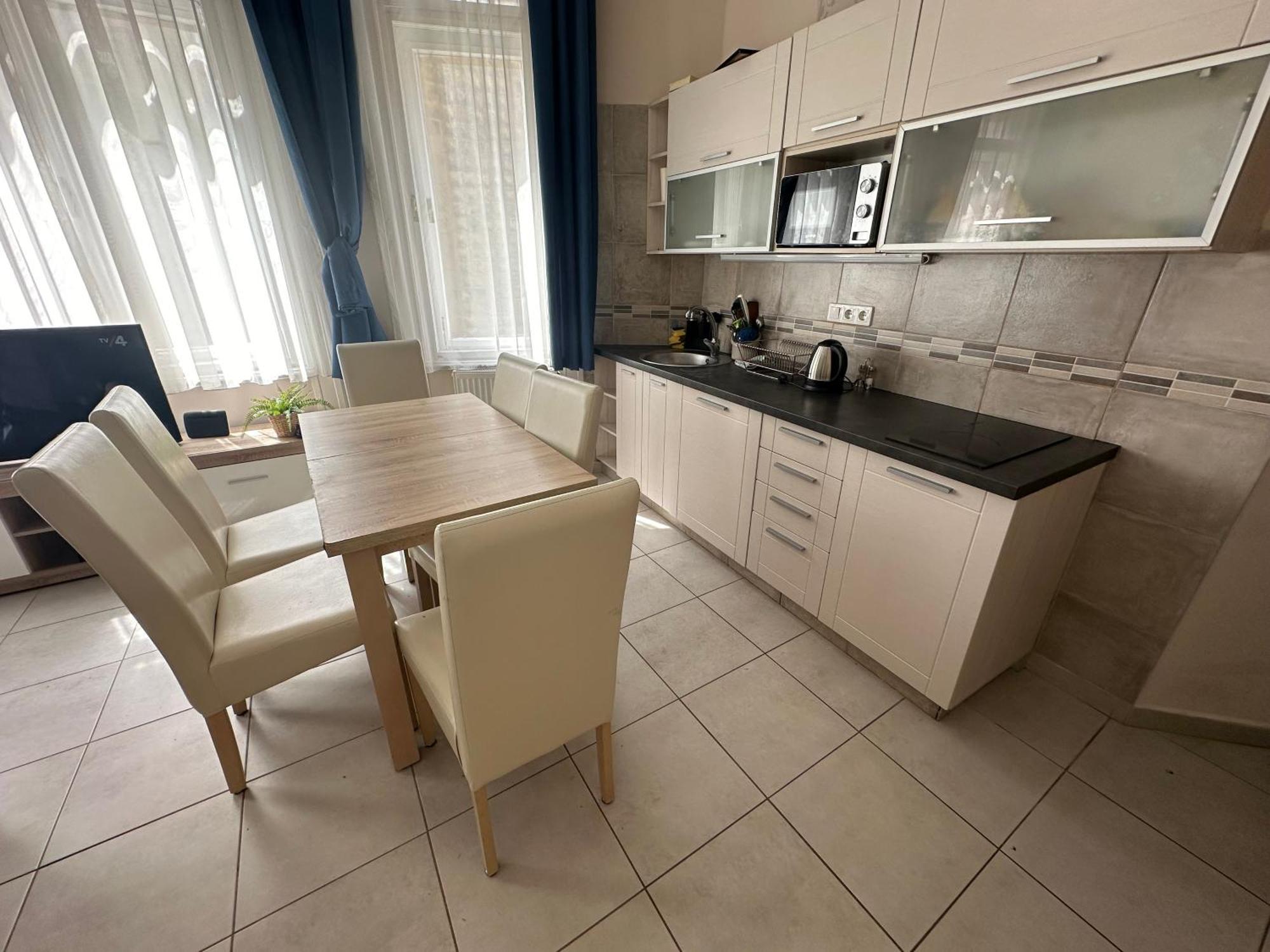 Bright Apartment In The Most Beautiful Street Of Budapest Vaci Street, Fashion Street 부다페스트 외부 사진